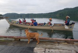 The canoe called našukc̓uuʔaqs, meaning ‘she is strong on the water’, pushes off from Uchucklesaht’s Village Wharf for a glassy early morning paddle to the Broken Group. (Tina Halvorsen photo)