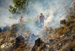 Firefighters work on the Mount Underwood blaze in August. Fueled by exceptionally dry forest conditions and sweltering heat, within days the wildfire grew to over 3,600 hectares, making it the most concerning ‘wildfire of note’ in the province at the time. (BC Wildfire Service photo)
