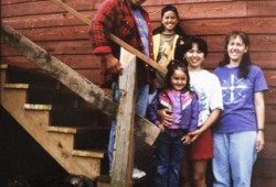 (From left to right) Dave, Jeffery, Korianne, Kaesok and Dianne Ignace pose outside their home in Hesquiaht. The photo was taken by hikers who were passing through and later mailed it to the family. (Photo supplied by Dianne Ignace) 