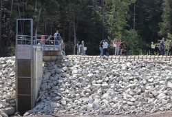 The intake collects water from seven streams, and when the rain comes in September, the water flows through 2.3 kilometres of large pipe to the powerhouse. This produces enough energy to displace 75 per cent of the community’s diesel-generated electricity.