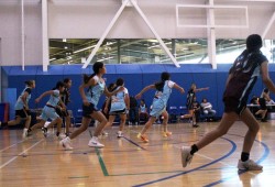 Friendly rivalries continued into the evening with the U13 girls’ teams YFN Ravens and Maaqtusiis Suns. The Ravens won 50-26. (Roniya Sahin photo)