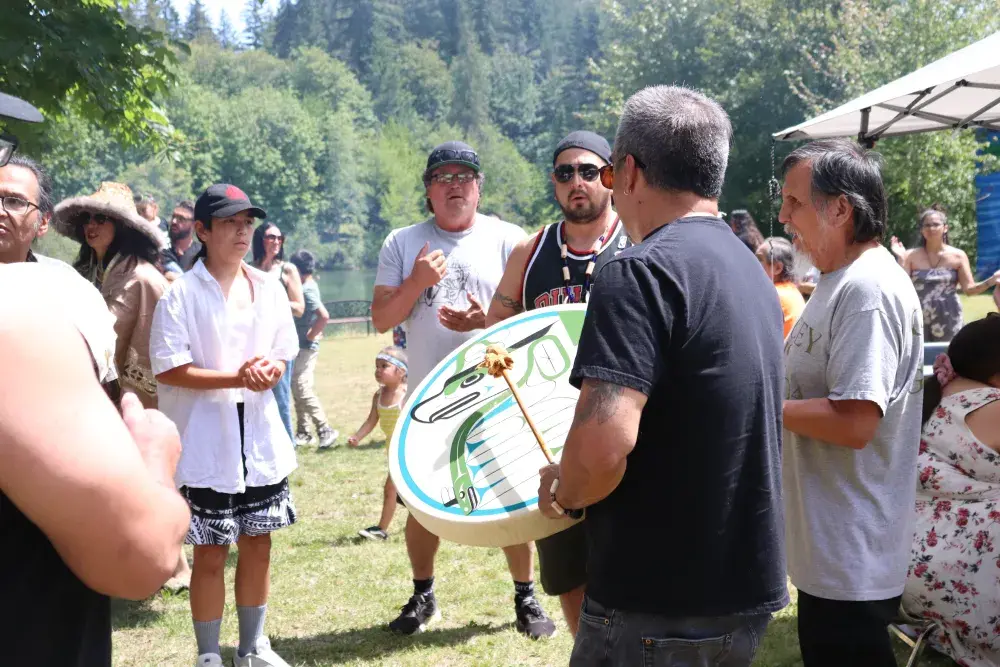 Tseshaht members sing and drum at the Paper Mill Dam Park on June 21. (Alexandra Mehl photo)