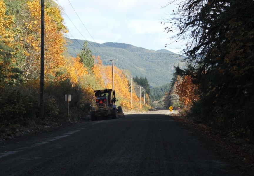 A grader smooths the surface on Bamfield Main near Sarita Lake. A single-vehicle accident claimed a man's life over the weekend on the unpaved road. (Eric Plummer photo)