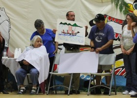 Maa-nulth treaty representatives present a gift to Clakwakeen, Alex Smith